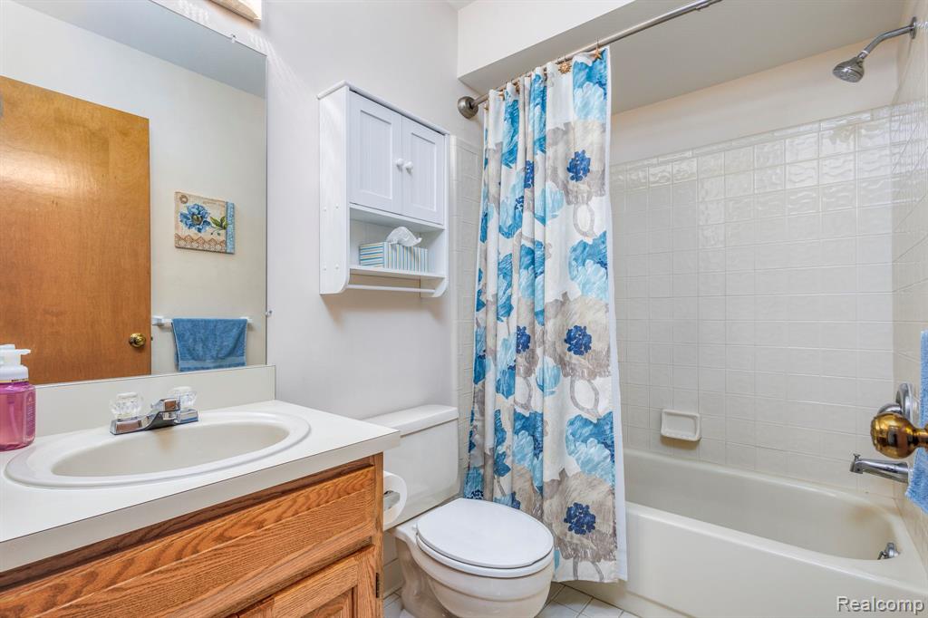 49585 Bishop Court, Shelby Twp, MI 48315 — Photo 30