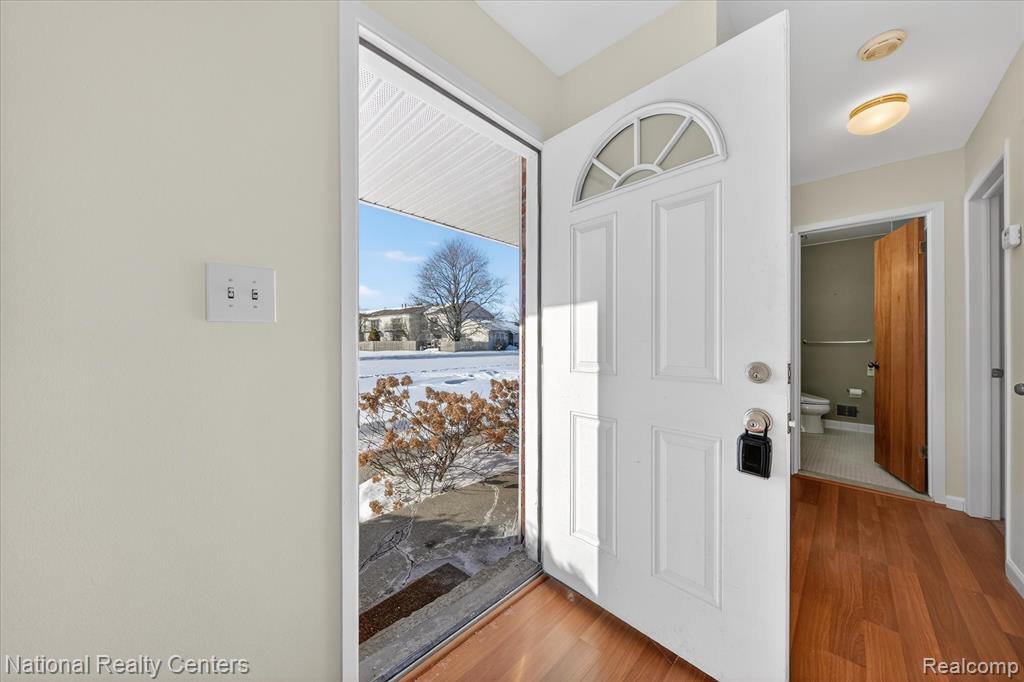 24825 Olde Orchard Street, Novi, MI — Photo 5