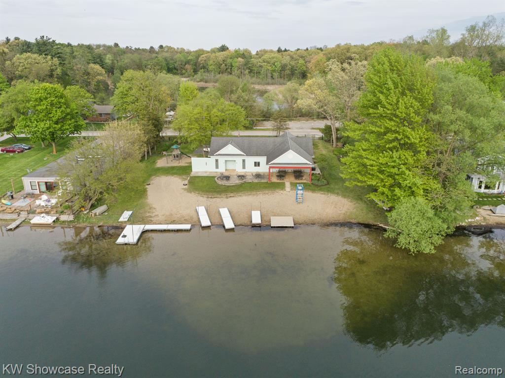 5867 COMMUNITY Drive, Brighton, MI 48116 — Photo 10