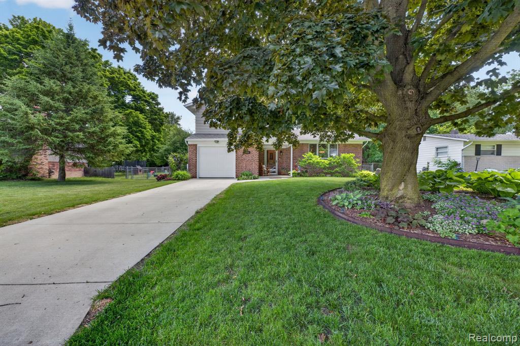 4369 Dixon Drive, Swartz Creek, MI 48473 — Photo 7