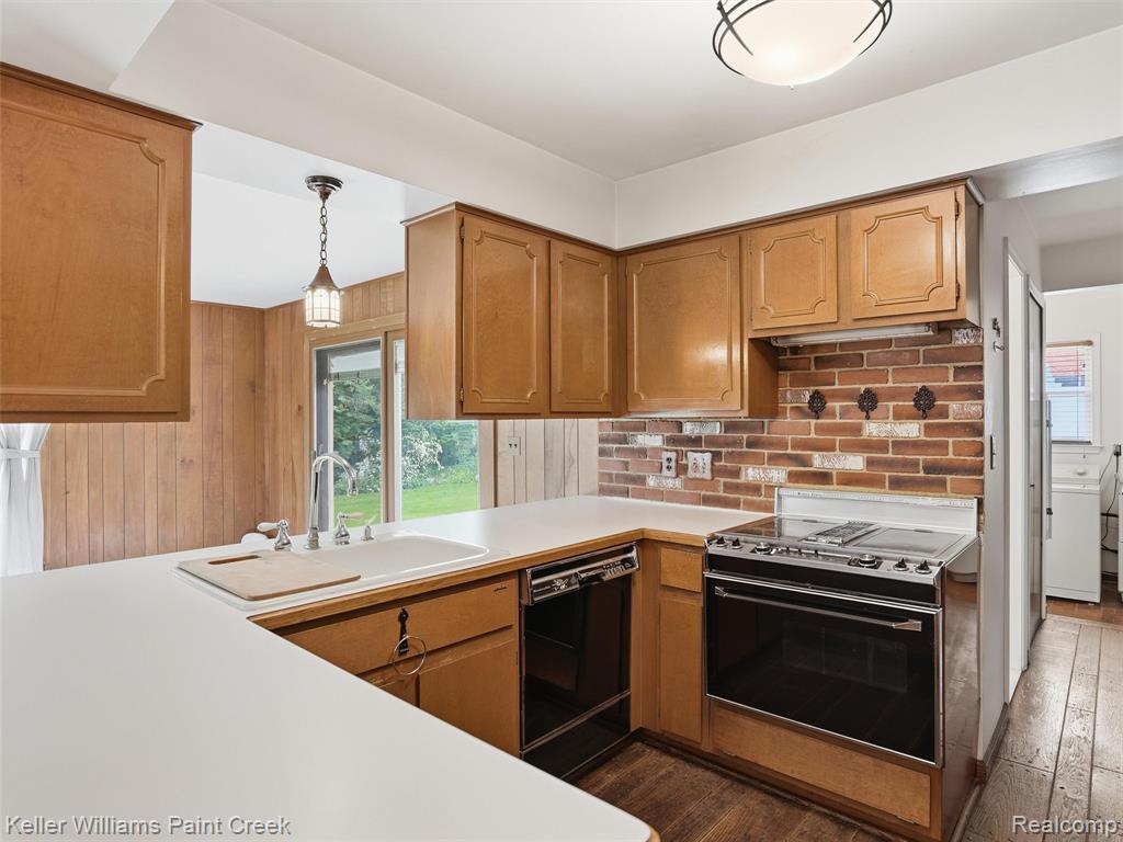 436 Broadleaf Drive, Rochester, MI 48306 — Photo 18