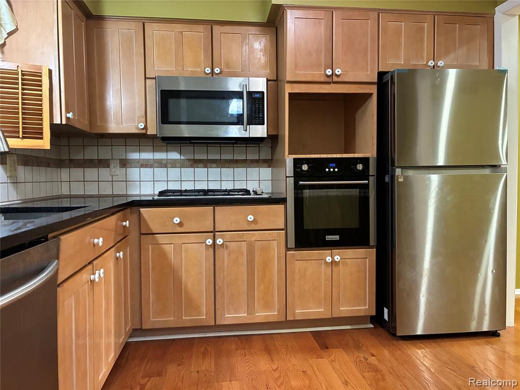 3883 OLD CREEK Road, 18, Troy, MI 48084 — Photo 13