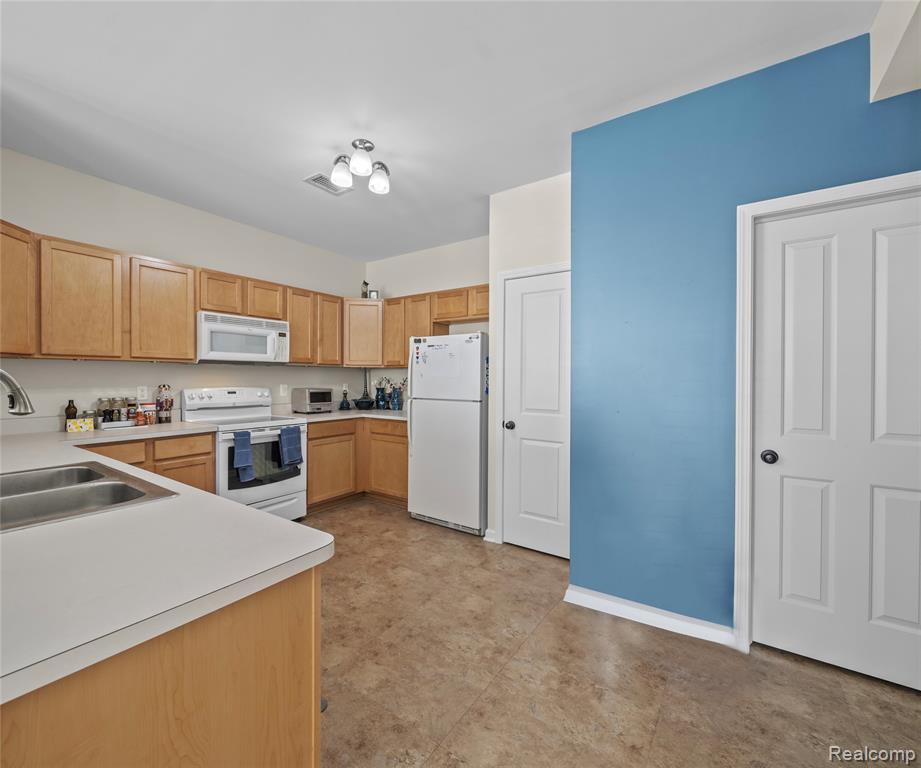 47624 Pembroke Drive, Canton, MI 48188 — Photo 9