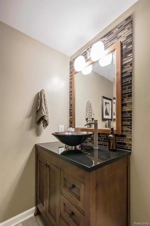 8642 Thendara Boulevard, Clarkston, MI 48348 — Photo 32
