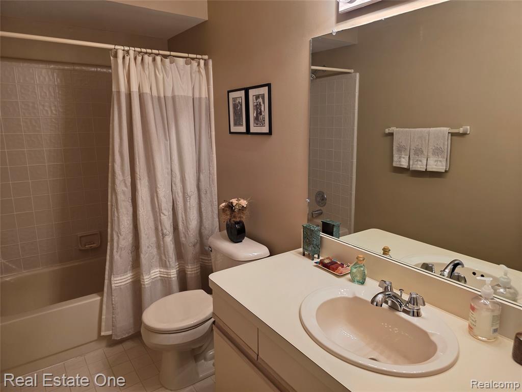 4201 Breckenridge Drive, 74, West Bloomfield, MI — Photo 15