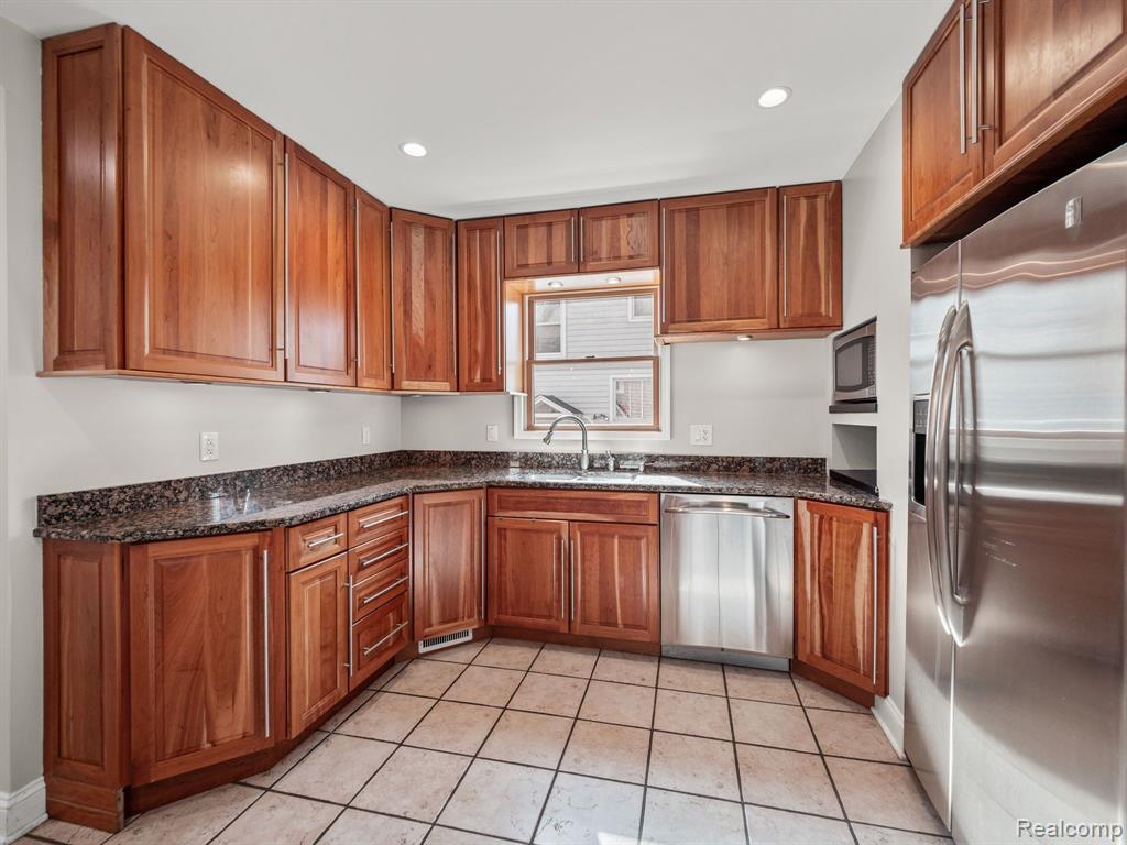 411 WILCOX Street, Rochester, MI 48307 — Photo 13