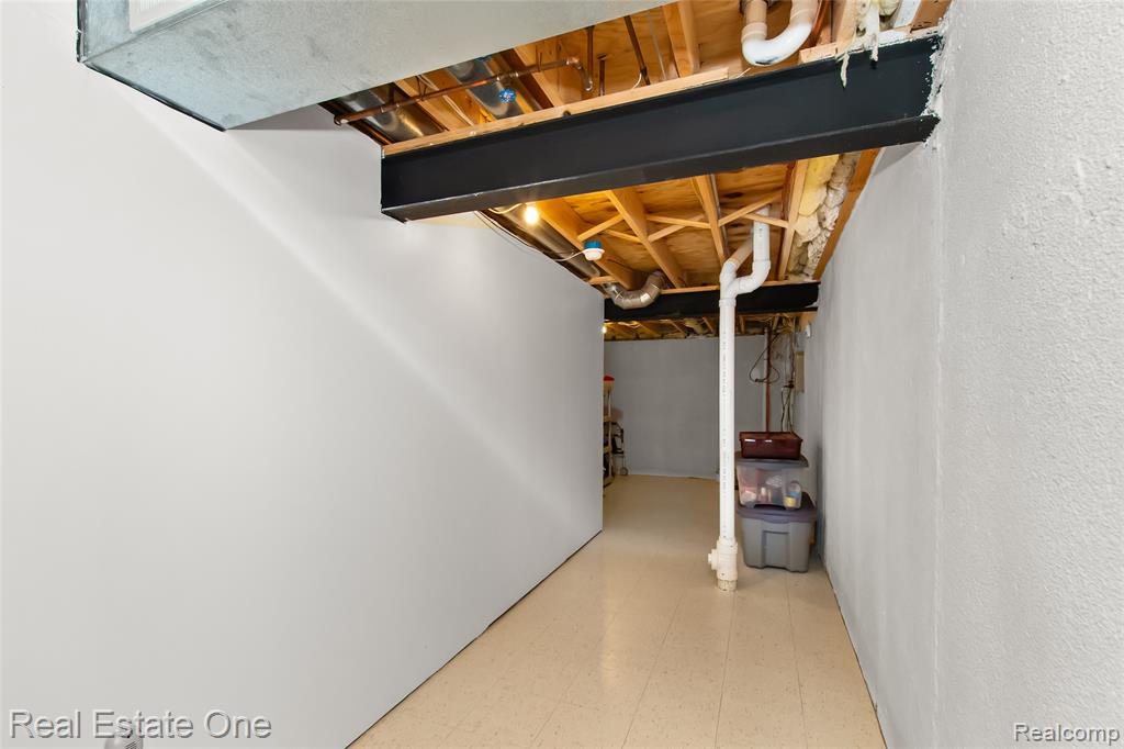 367 N Oak Drive, Commerce Twp, MI 48390 — Photo 32