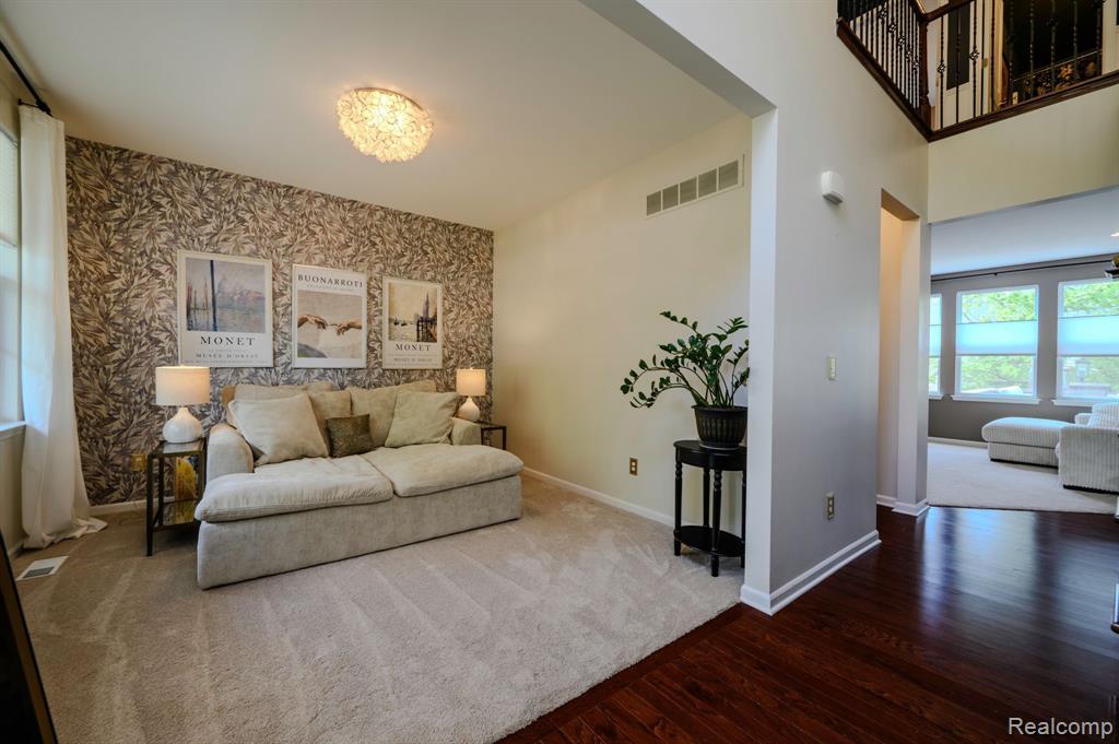 551 HUDSON Circle, South Lyon, MI 48178 — Photo 5