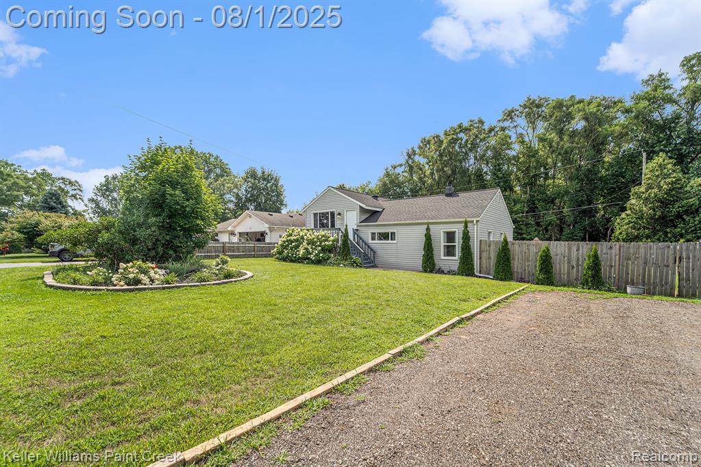 4135 Fenmore Avenue, Waterford, MI 48328 — Photo 3