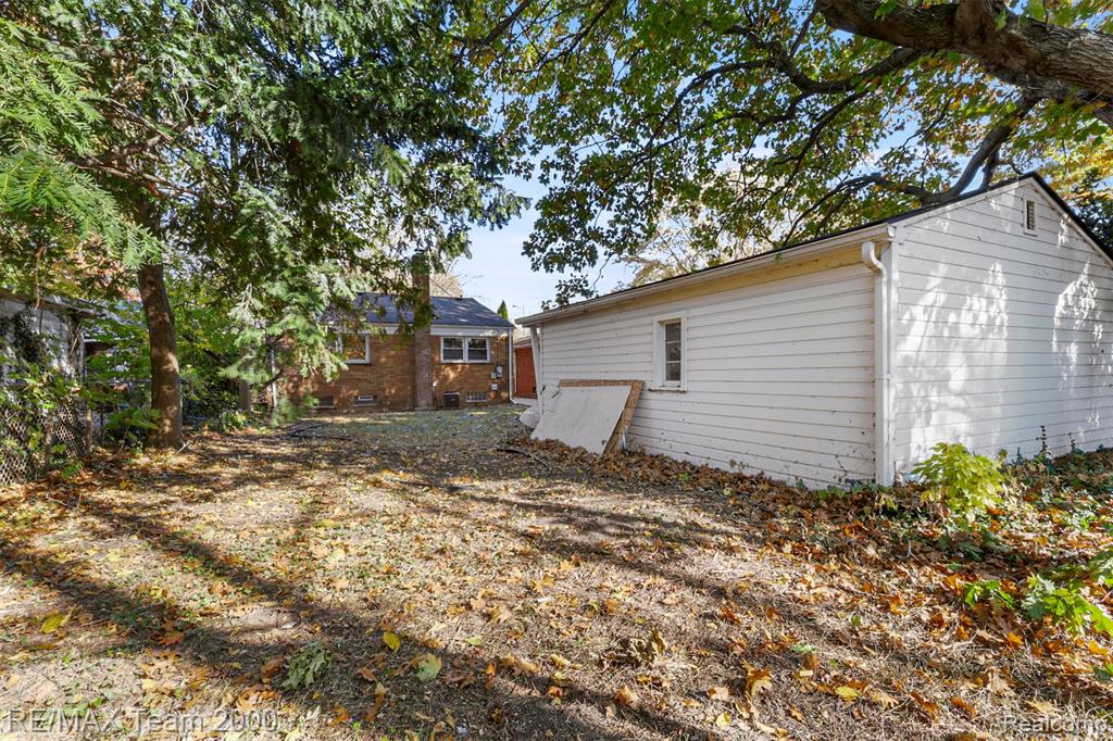 20602 Kenmore Avenue, Harper Woods, MI 48225 — Photo 6