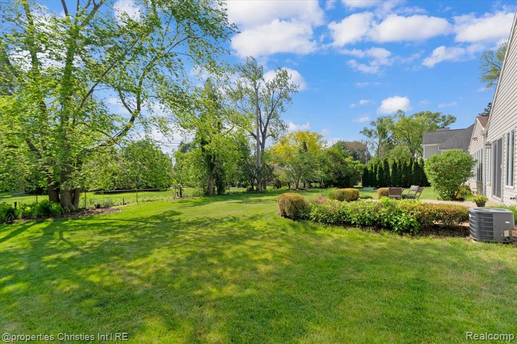 6225 Golfview Drive, Bloomfield Hills, MI 48301 — Photo 28