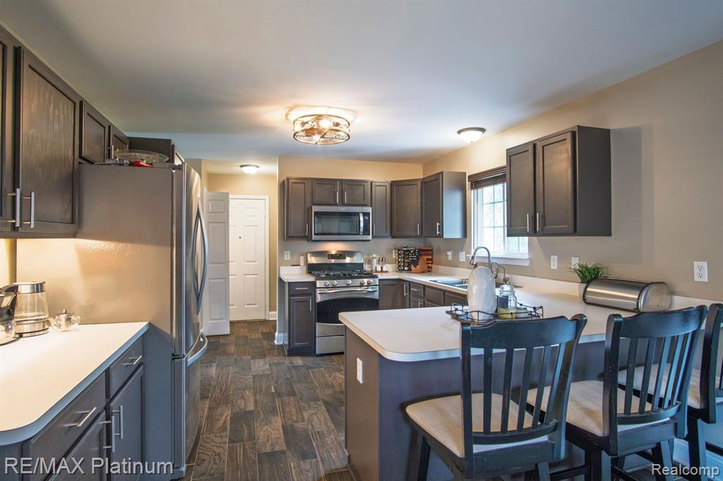 8313 Mill Pointe Court, Goodrich Vlg, MI — Photo 13