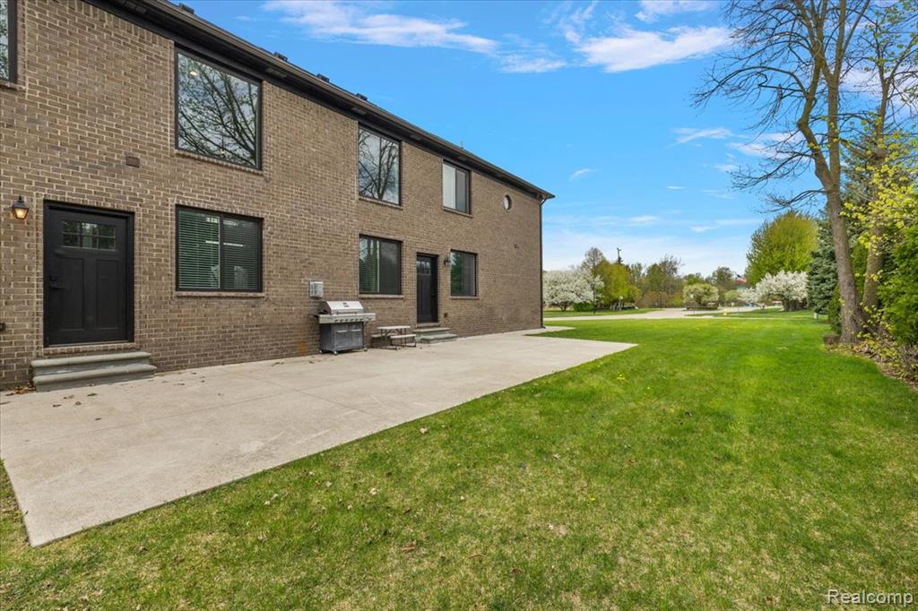 46930 Riverpark E, Macomb, MI 48044 — Photo 68