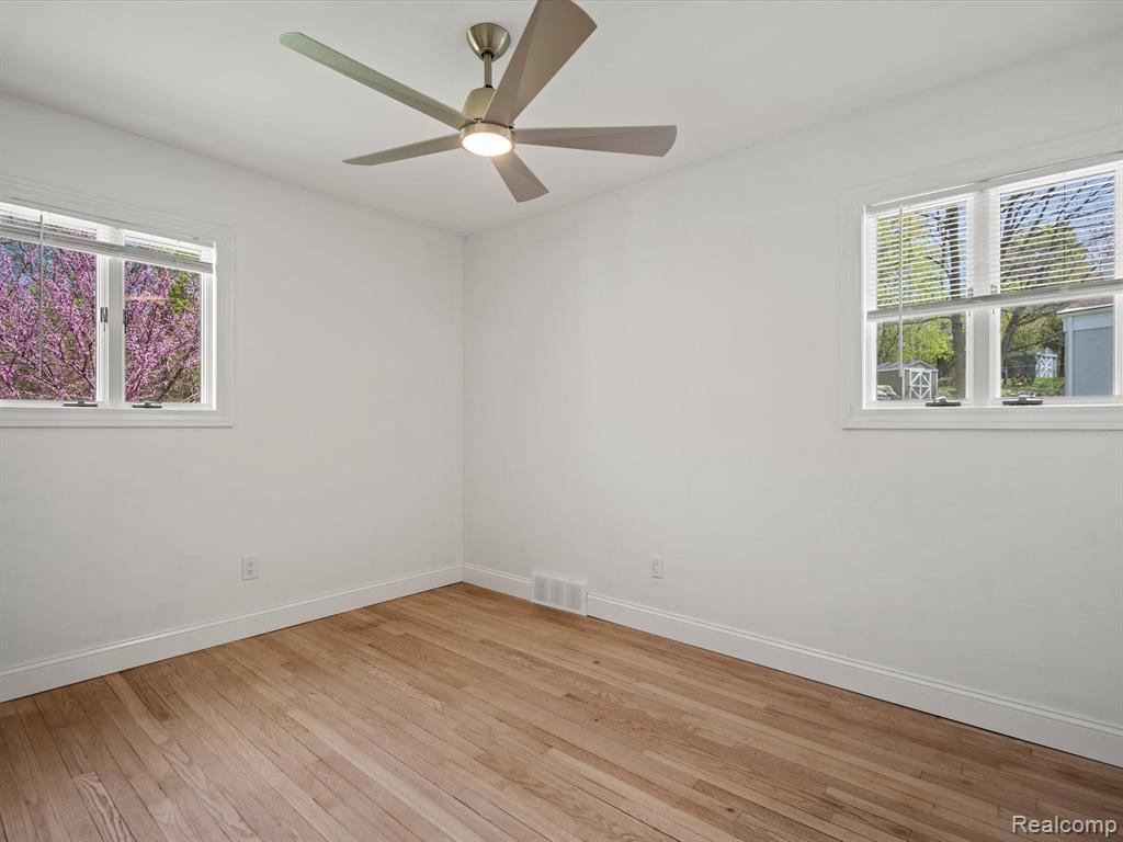 860 MANOR Drive, Milford, MI 48381 — Photo 8