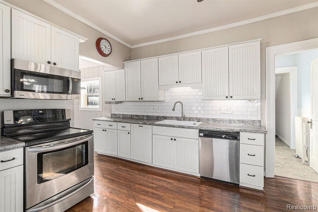 613 S EAST Street, Fenton, MI 48430 — Photo 3