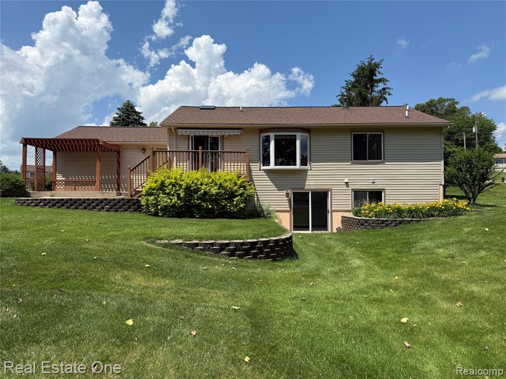 4074 Loch Drive, Highland, MI — Photo 2