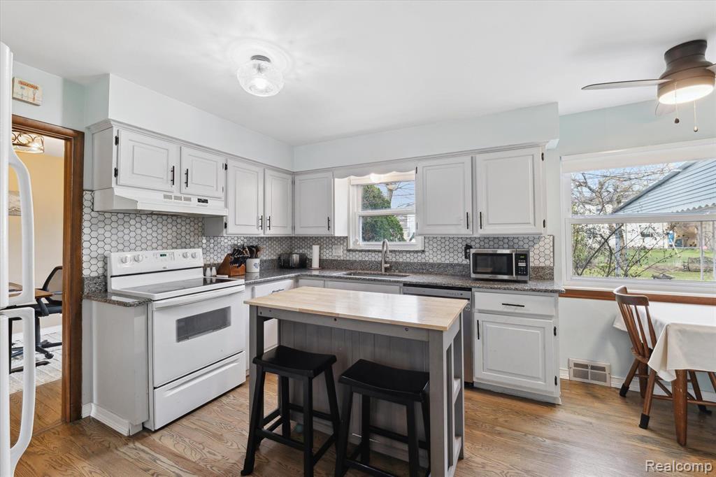 519 N MANITOU Avenue, Clawson, MI — Photo 15