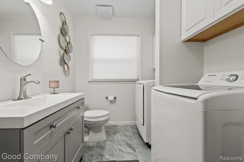 833 Cobblestone Drive, Rochester Hills, MI 48309 — Photo 16