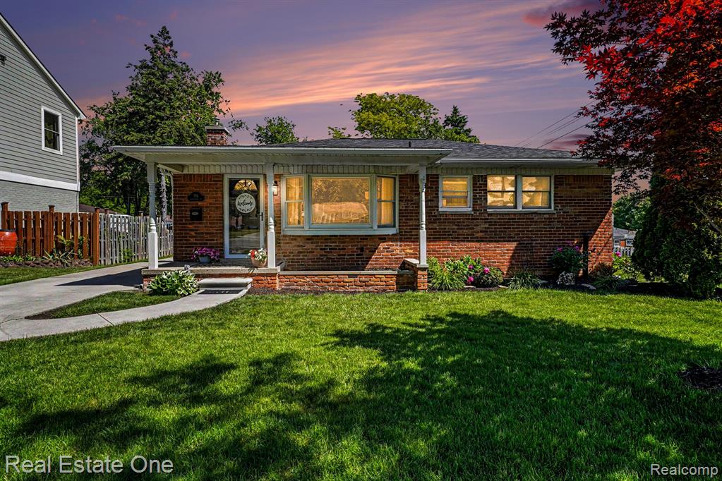 769 Manordale Court, Milford, MI 48381 — Photo 2