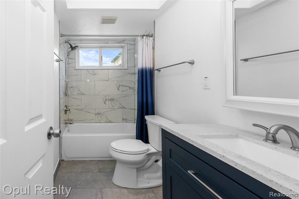 8732 Holly Drive, Canton, MI 48187 — Photo 18