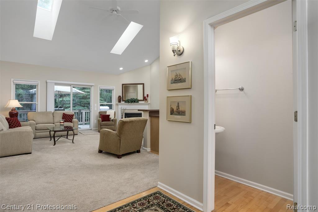 5540 River Park Drive, Waterford, MI 48327 — Photo 11