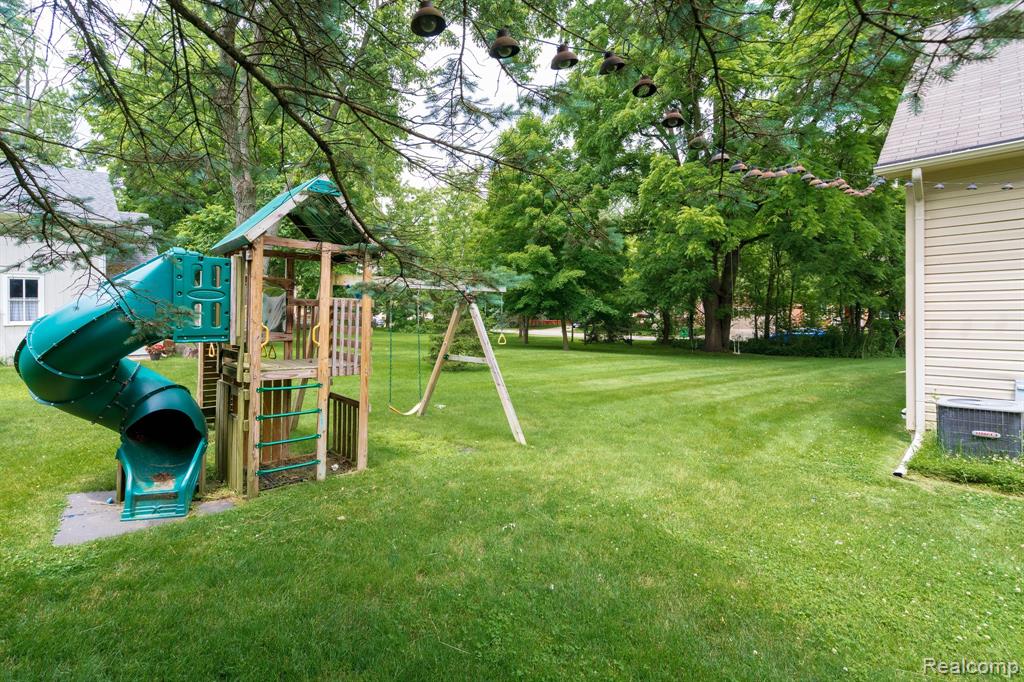 230 E Elizabeth Street, Lake Orion, MI 48362 — Photo 10
