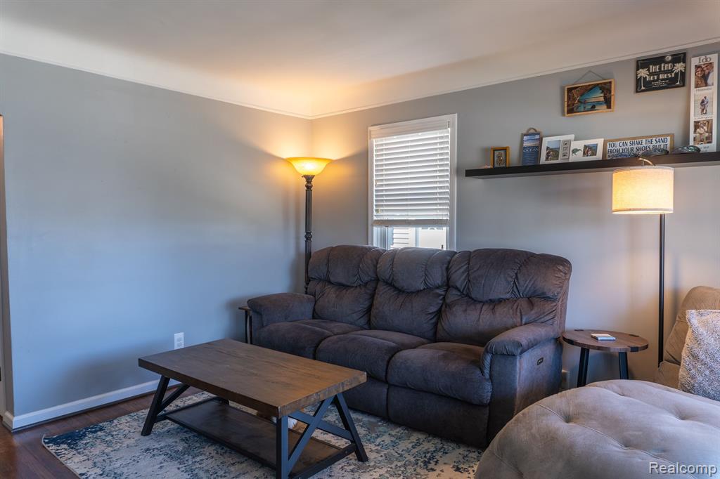 405 N MINERVA Avenue, Royal Oak, MI 48067 — Photo 3