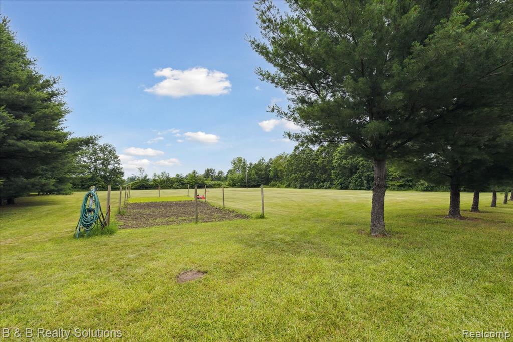 2264 Dodds Road, North Branch, MI 48461 — Photo 32