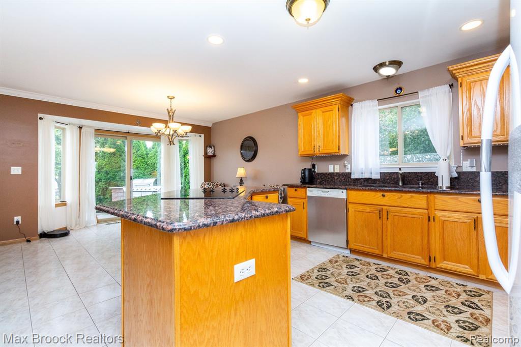 50592 MURRAY Drive, Macomb, MI 48044 — Photo 12