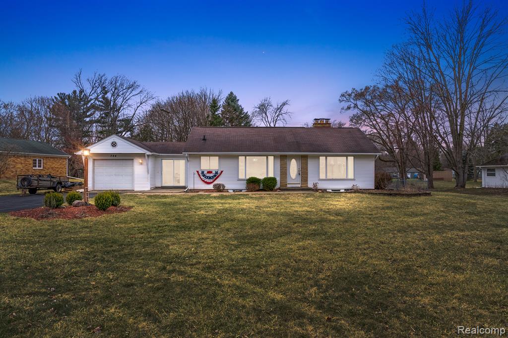 724 NICHOLS Road, Auburn Hills, MI 48326 — Photo 3