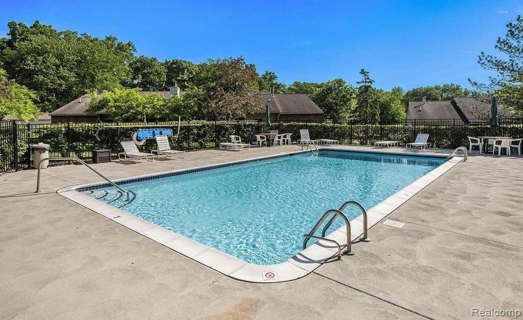 300 SPRING BROOKE Drive, 300, Brighton, MI 48116 — Photo 28
