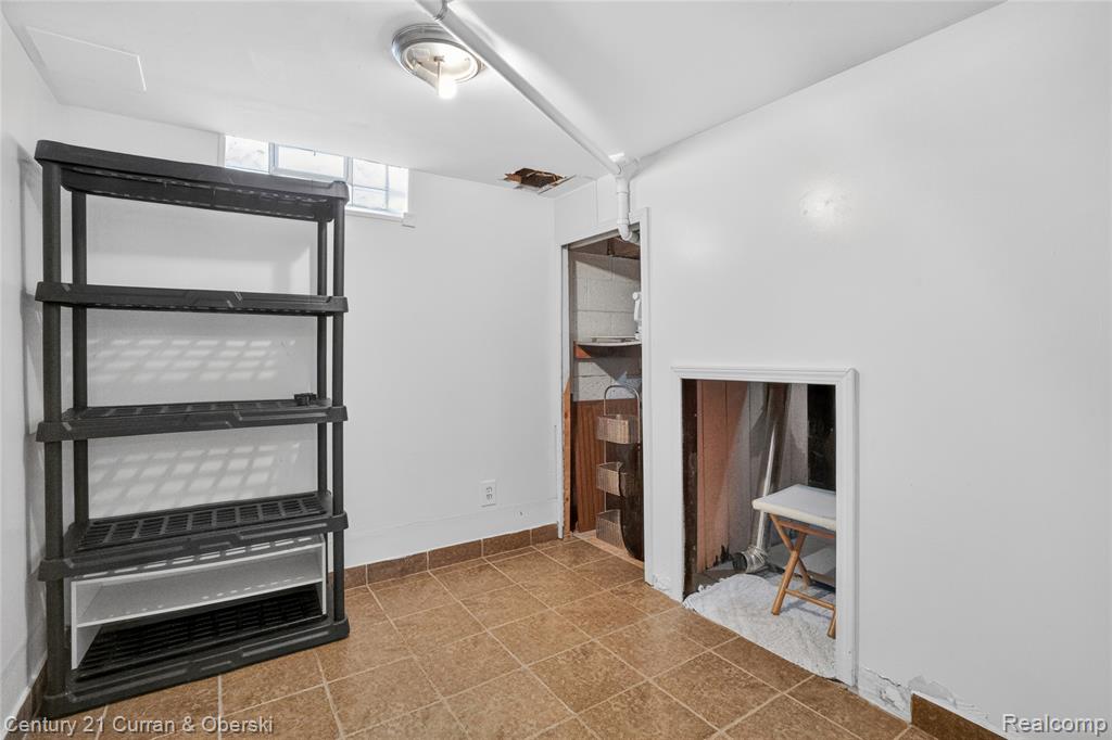 5 Barclay Court, Dearborn, MI 48126 — Photo 37