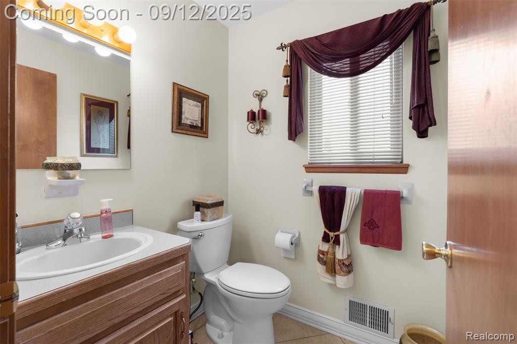 6422 Jonathon Street, Dearborn, MI 48126 — Photo 6
