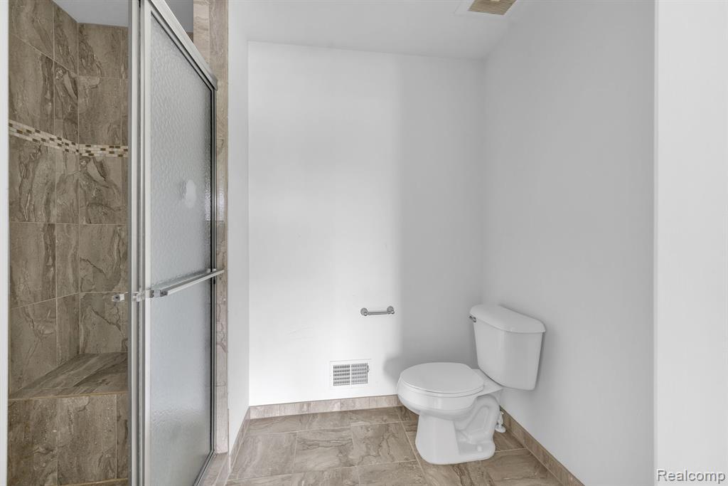 42088 Woodglen Drive, Novi, MI — Photo 27