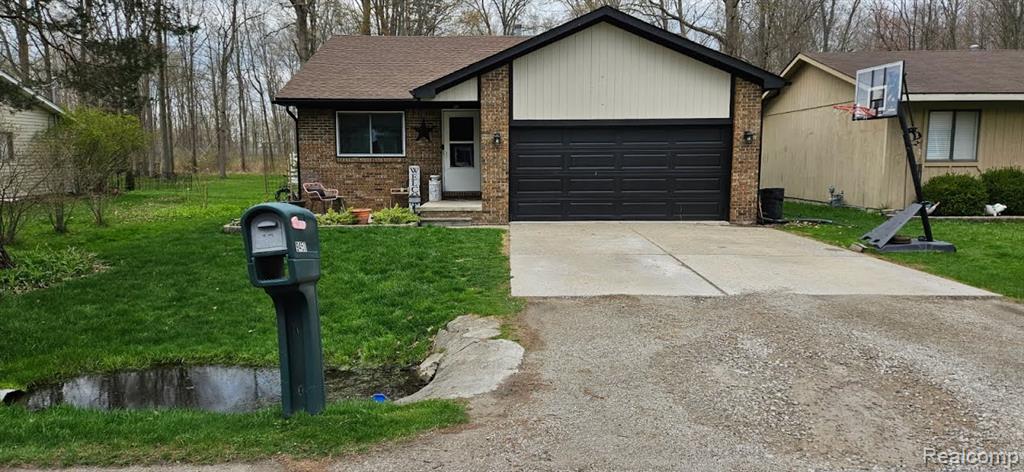 9450 Lakepointe Boulevard, Clay, MI 48001 — front exterior