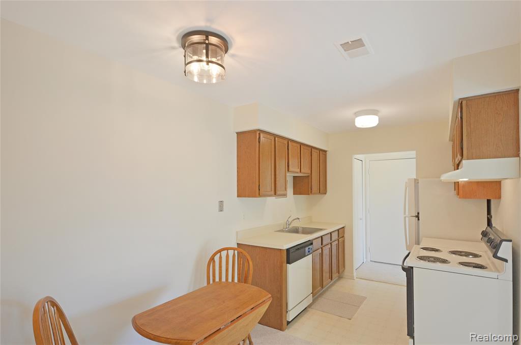 43298 Mound Road, 40, Sterling Heights, MI 48314 — Photo 8