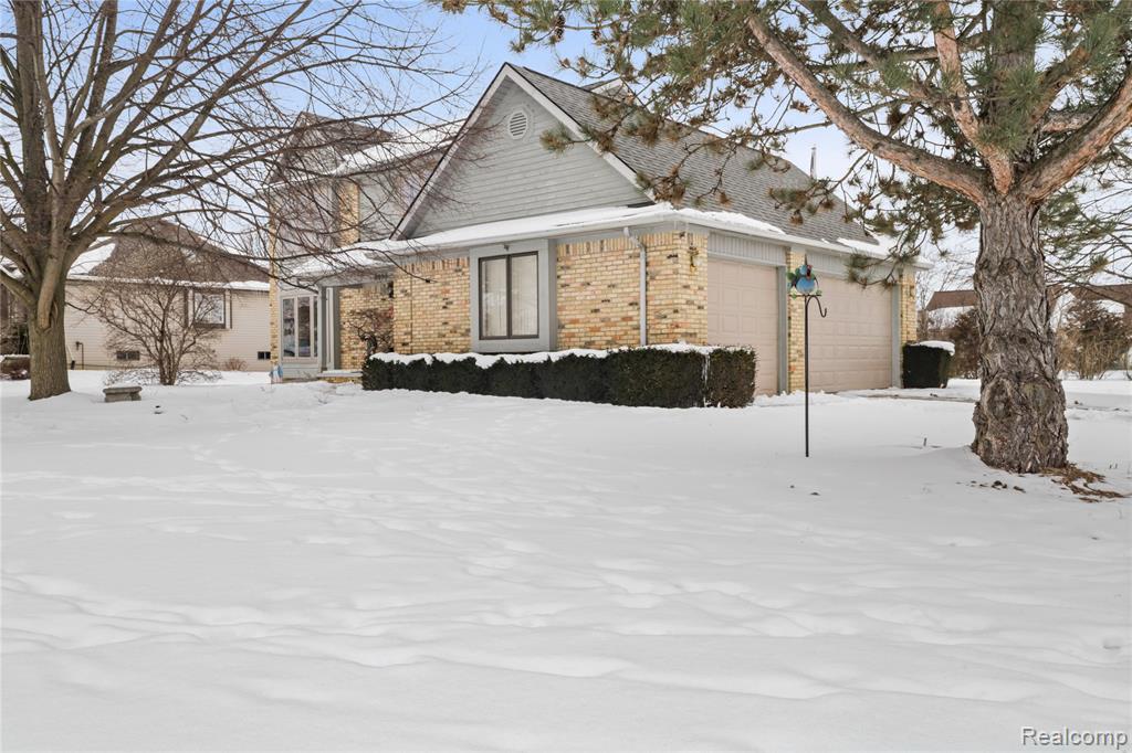 6083 Chatham Court, Grand Blanc, MI 48439 — Photo 2