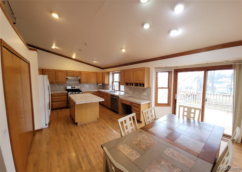 890 Tyrone Avenue, Waterford, MI 48328 — Photo 4