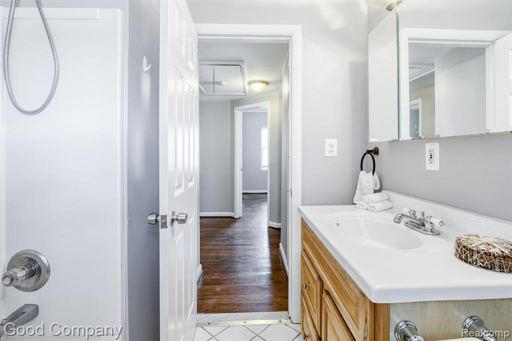 926 MILLARD Avenue, Royal Oak, MI 48073 — Photo 19