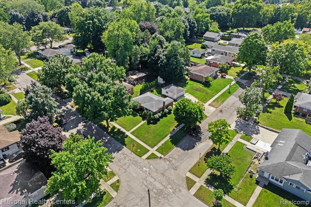 861 Squire Lane, Milford, MI 48381 — Photo 33