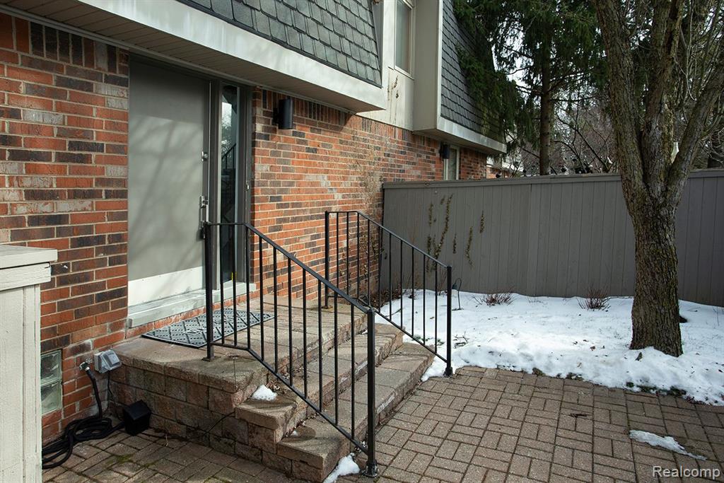 984 STRATFORD Lane E, Bloomfield Hills, MI 48304 — Photo 22