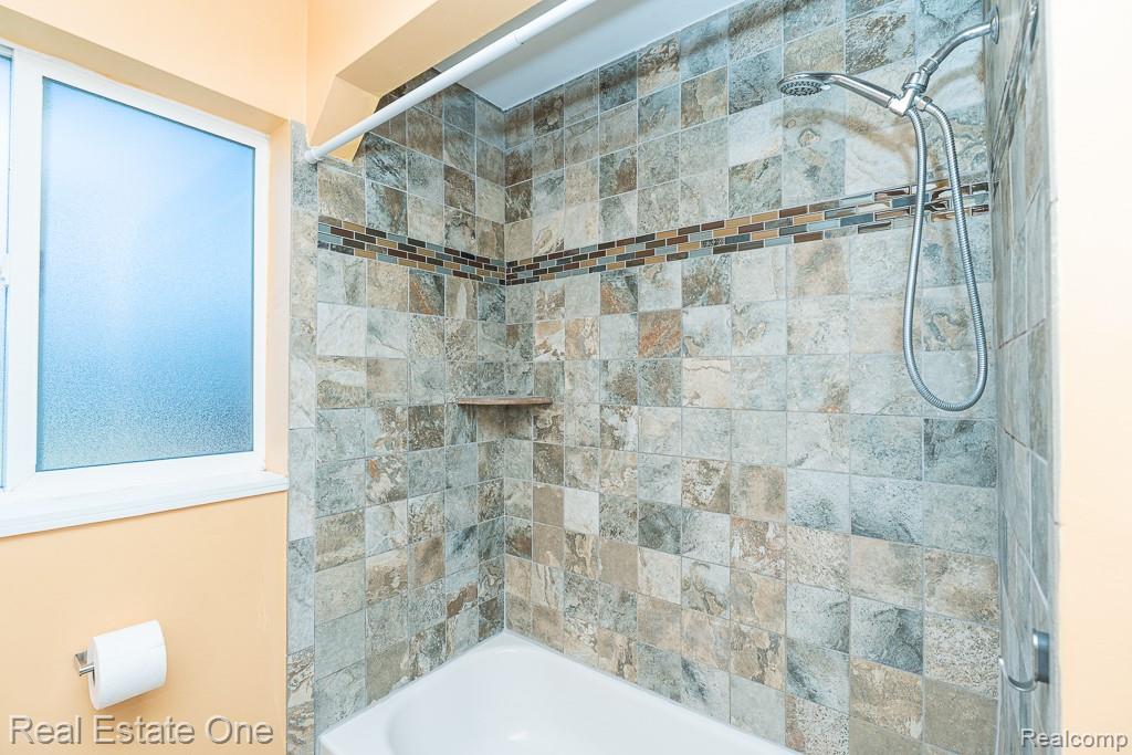 8272 Racine Road, Warren, MI 48093 — Photo 24