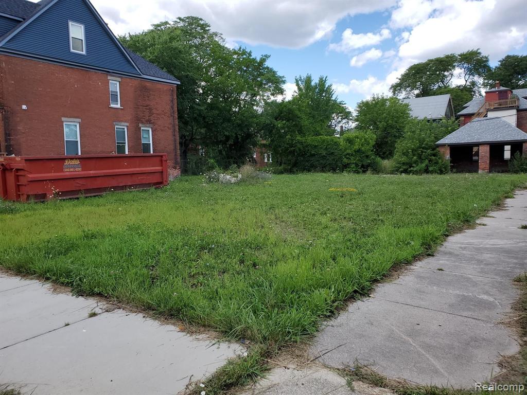 8261 BRUSH, Detroit, MI 48202 — Photo 3