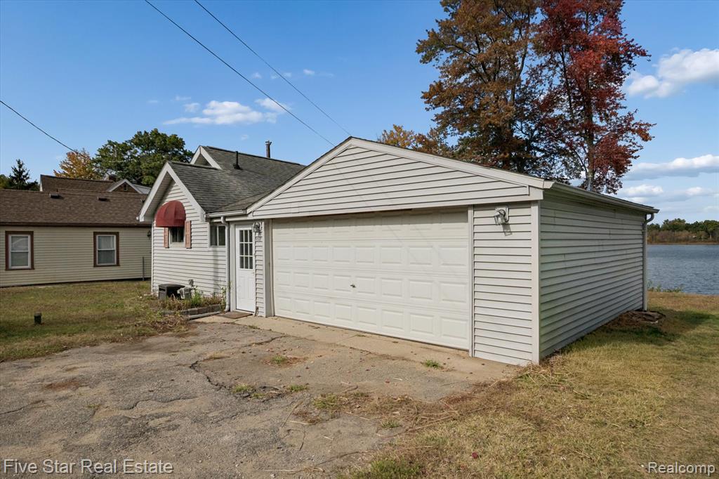 9548 Roundlake Boulevard NE, White Lake, MI — Photo 36