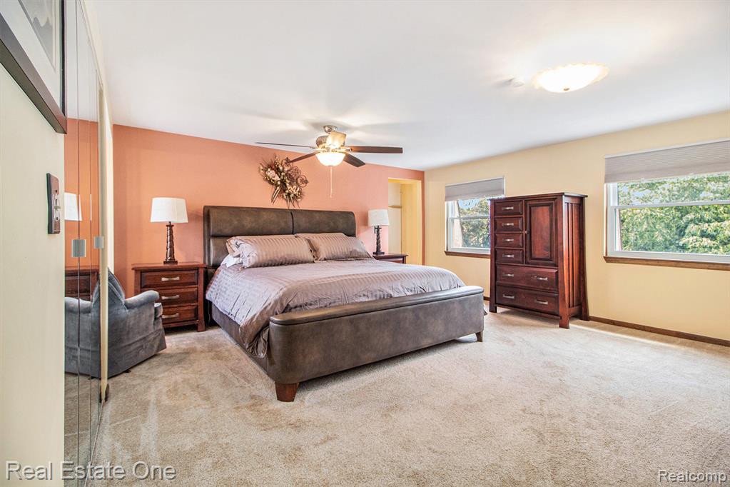 96 Detroit, Trenton, MI 48183 — Photo 17