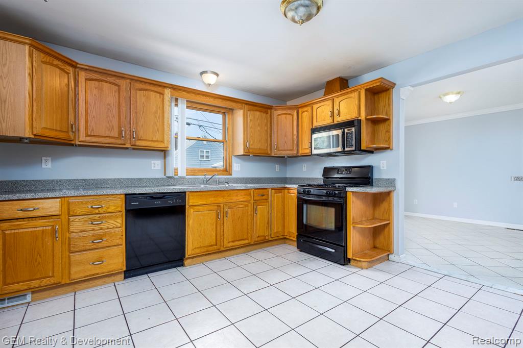 422 Clinton Street, Wyandotte, MI 48192 — Photo 13
