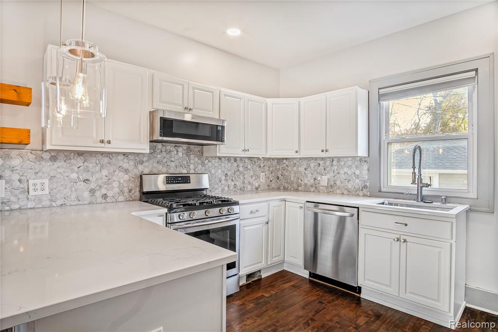 565 W Saratoga Street, Fenton, MI 48220 — Photo 4