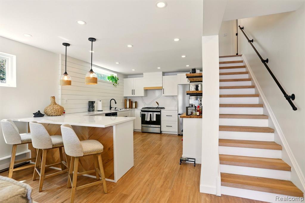 807 PINE TREE Road W, Lake Orion, MI 48362 — Photo 14