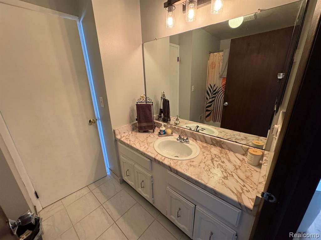 2774 Roundtree Drive, Troy, MI 48083 — Photo 26