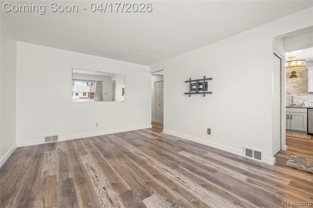 8138 Hillcrest Boulevard, Westland, MI — Photo 4